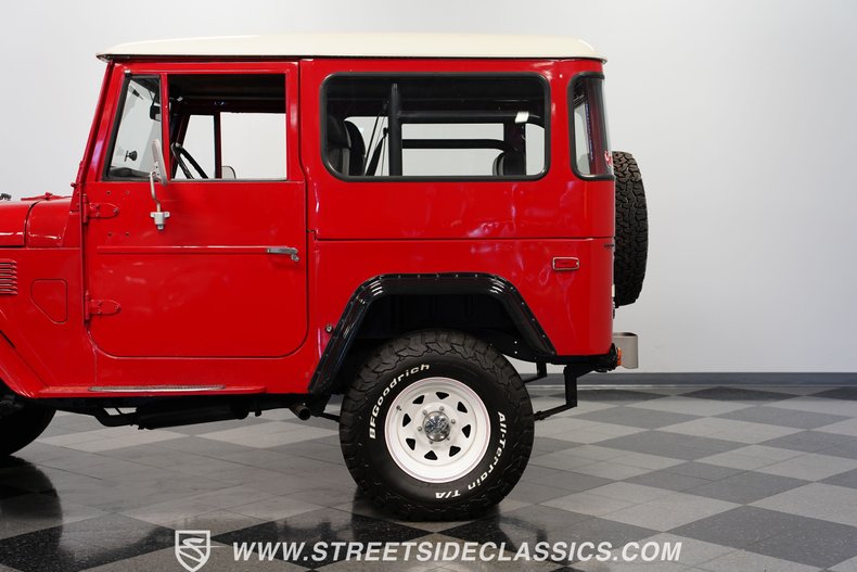 Unknown-Land-cruiser-1974-Red-Black-29
