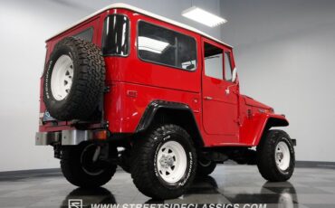 Unknown-Land-cruiser-1974-Red-Black-32