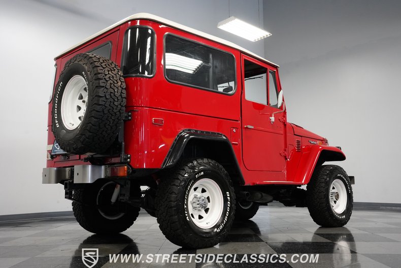 Unknown-Land-cruiser-1974-Red-Black-32