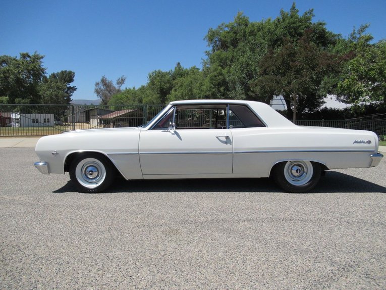 Unknown-Malibu-1965-Ermine-White-Red-1