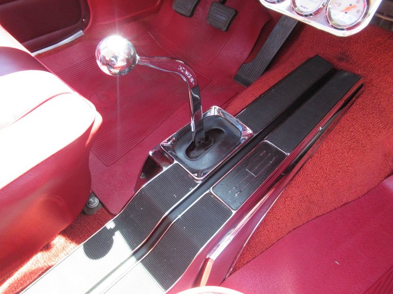 Unknown-Malibu-1965-Ermine-White-Red-12