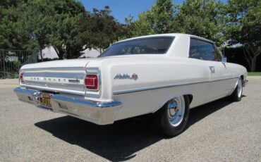 Unknown-Malibu-1965-Ermine-White-Red-13