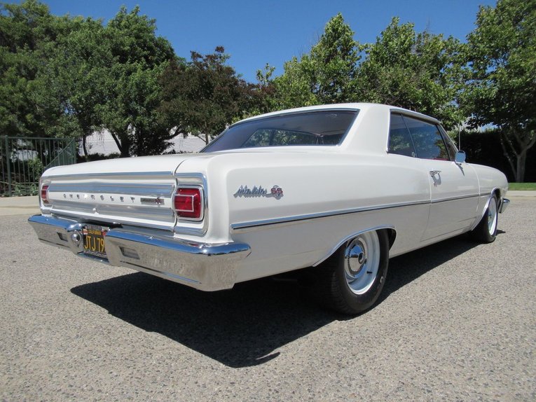 Unknown-Malibu-1965-Ermine-White-Red-13