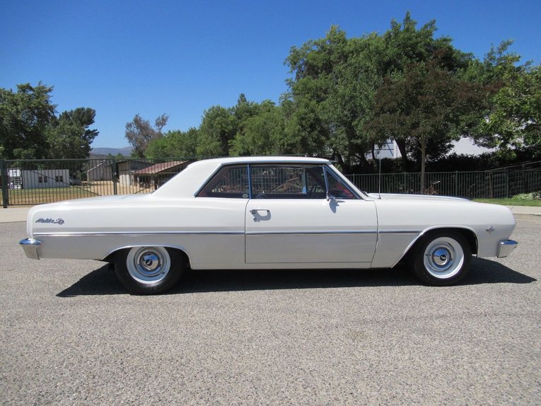 Unknown-Malibu-1965-Ermine-White-Red-14