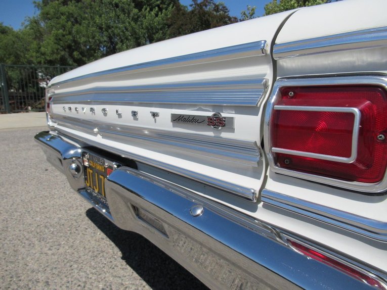 Unknown-Malibu-1965-Ermine-White-Red-22