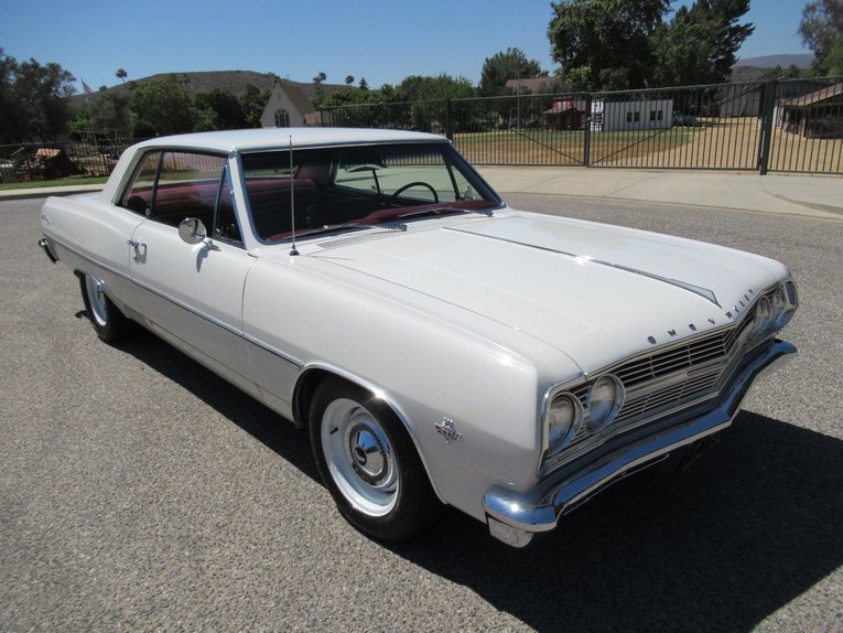 Unknown-Malibu-1965-Ermine-White-Red-23