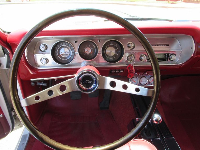 Unknown-Malibu-1965-Ermine-White-Red-3