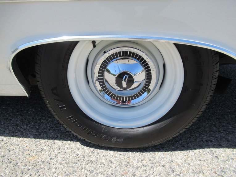 Unknown-Malibu-1965-Ermine-White-Red-9