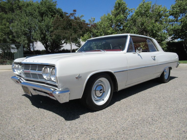 Unknown-Malibu-1965-Ermine-White-Red