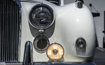 Unknown-Mark-ix-1959-White-Black-16