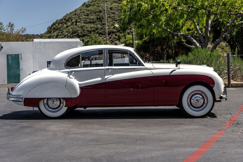 Unknown-Mark-ix-1959-White-Black-18