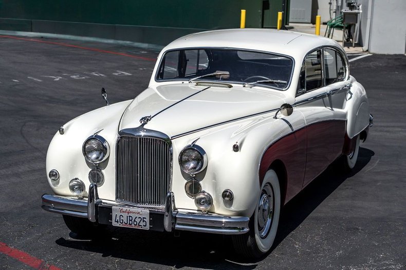 Unknown-Mark-ix-1959-White-Black-2