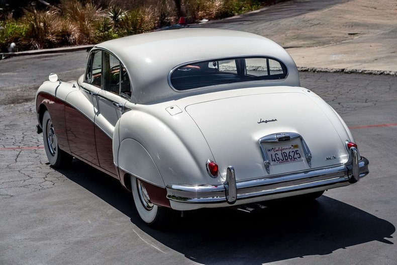 Unknown-Mark-ix-1959-White-Black-3
