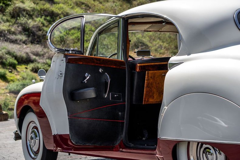 Unknown-Mark-ix-1959-White-Black-35