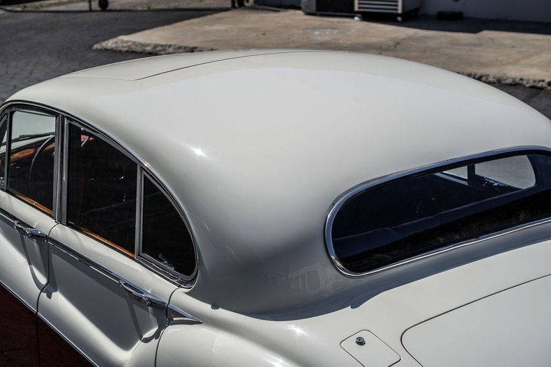 Unknown-Mark-ix-1959-White-Black-42