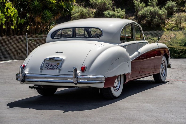Unknown-Mark-ix-1959-White-Black