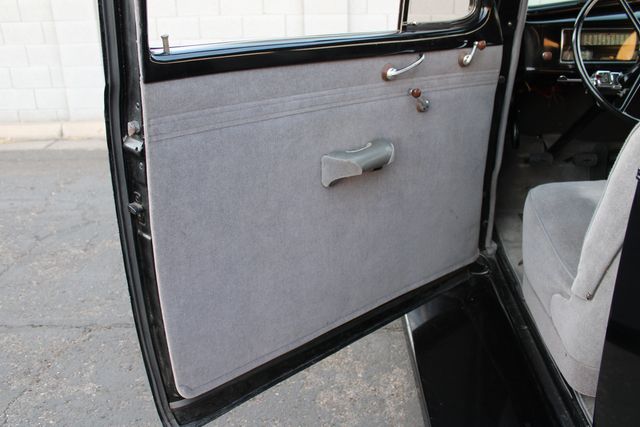 Unknown-Master-deluxe-1939-Black-Gray-33