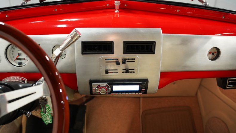 Unknown-Master-deluxe-1940-Race-Red-Cream-35