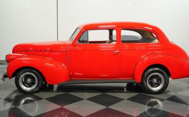 Unknown-Master-deluxe-1940-Race-Red-Cream