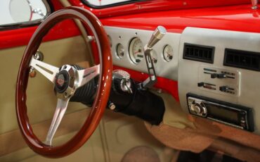 Unknown-Master-deluxe-1940-Race-Red-Cream-40