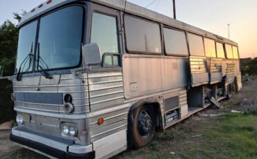 Unknown-Mci-greyhound-diesel-1982-silver-1