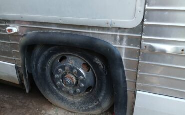 Unknown-Mci-greyhound-diesel-1982-silver-3