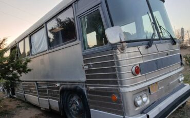 Unknown-Mci-greyhound-diesel-1982-silver