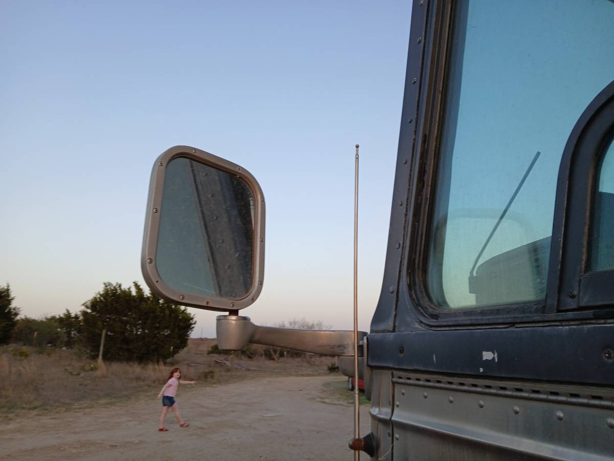 Unknown-Mci-greyhound-diesel-1982-silver-4