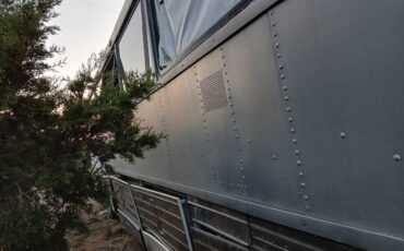Unknown-Mci-greyhound-diesel-1982-silver-5