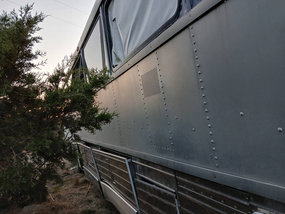 Unknown-Mci-greyhound-diesel-1982-silver-5