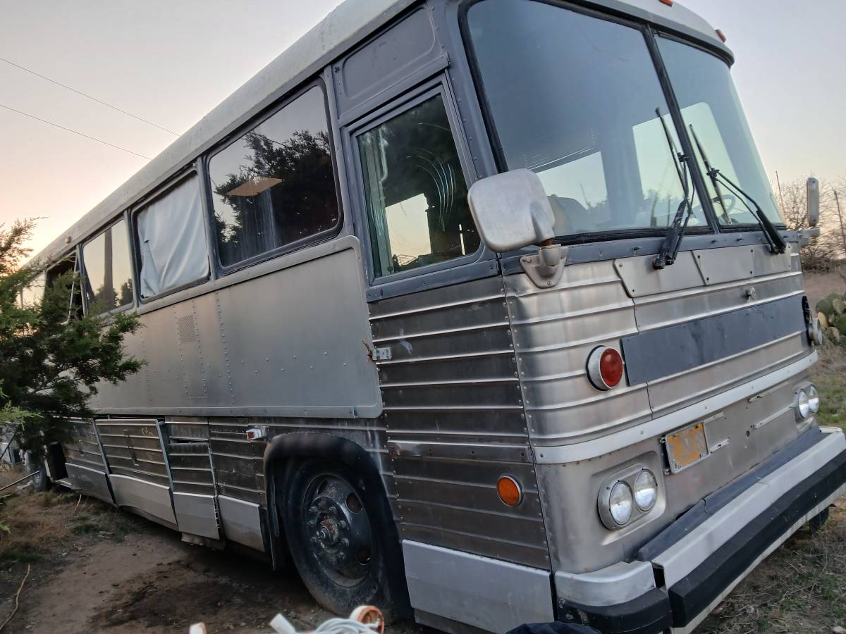 Unknown-Mci-greyhound-diesel-1982-silver