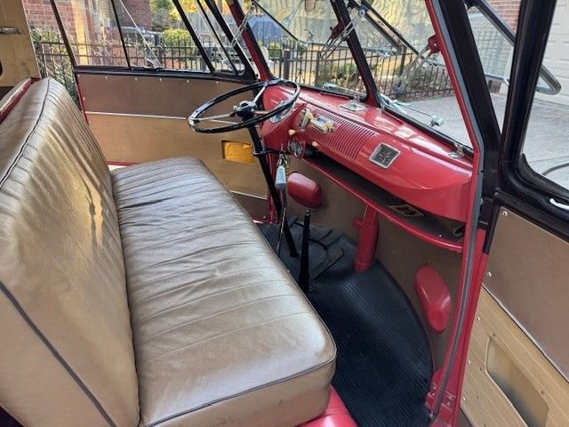 Unknown-Microbus-1957-red-and-black-Beige-1