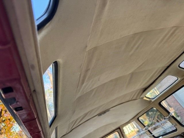 Unknown-Microbus-1957-red-and-black-Beige-6