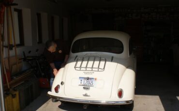 Unknown-Minor-1960-white-red-1