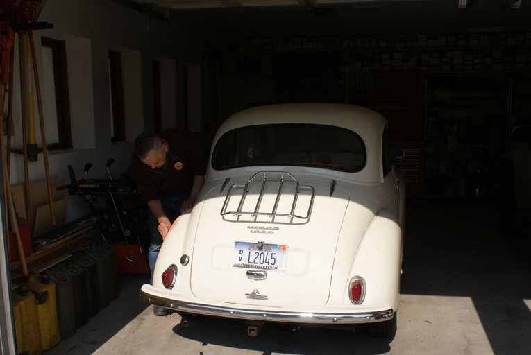 Unknown-Minor-1960-white-red-1