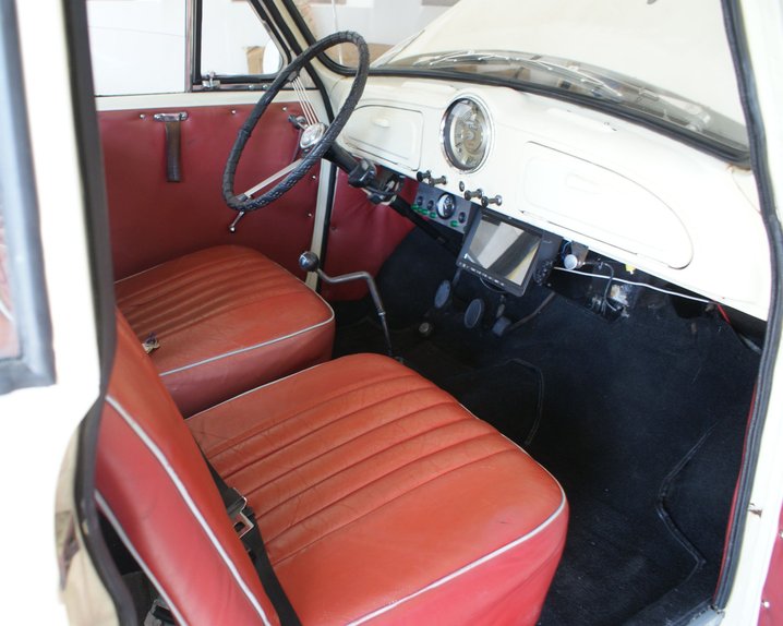 Unknown-Minor-1960-white-red-4