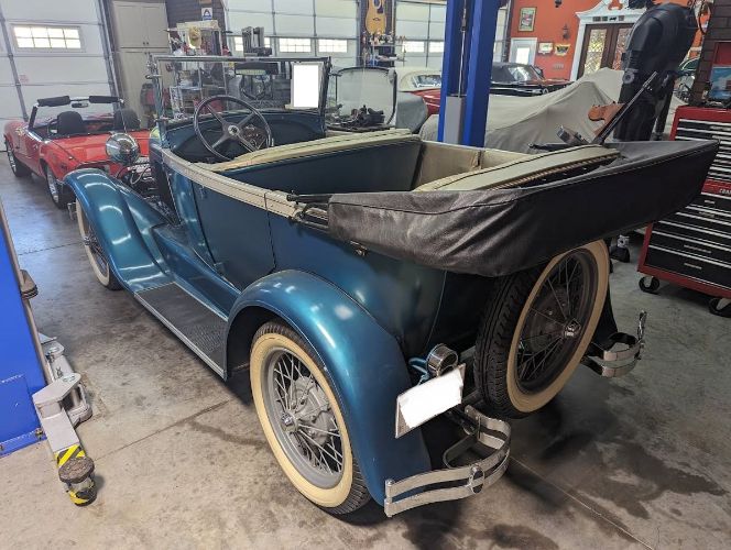 Unknown-Model-a-1928-Teal-Gold-8