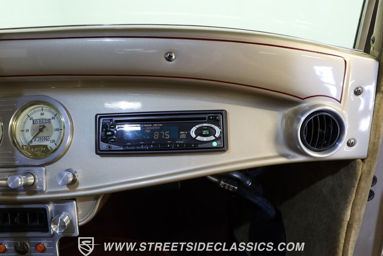 Unknown-Model-a-1930-Champagne-Metallic-Gold-43
