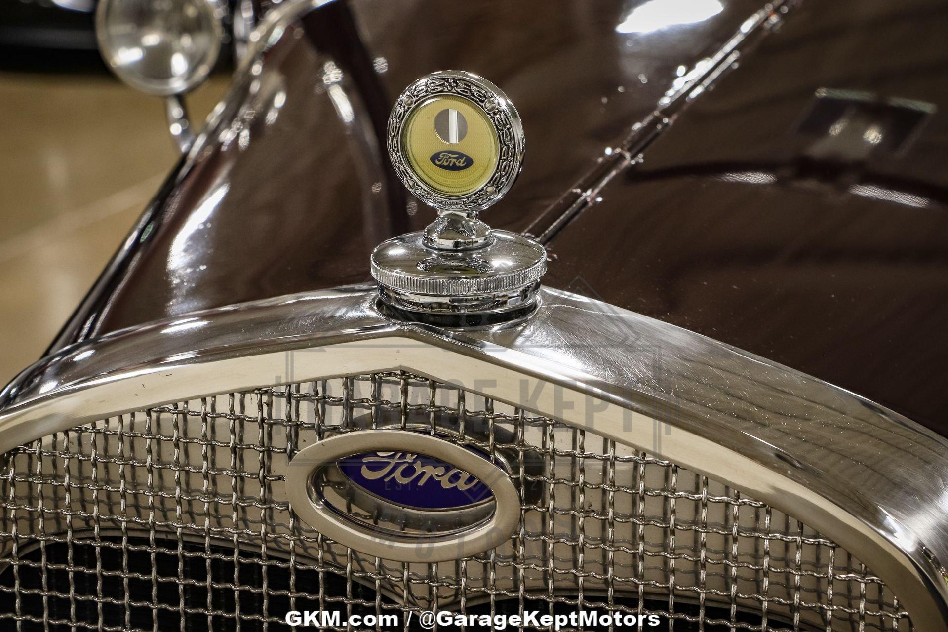 Unknown-Model-a-1930-Thorn-Brown-Black-48