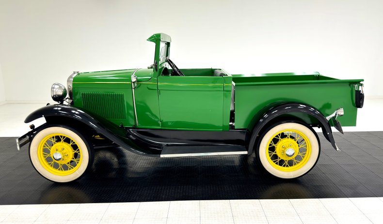 Unknown-Model-a-1931-Apple-Green-Dark-Green-1