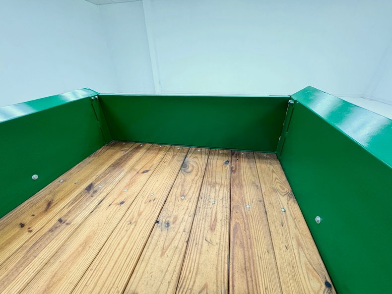 Unknown-Model-a-1931-Apple-Green-Dark-Green-19