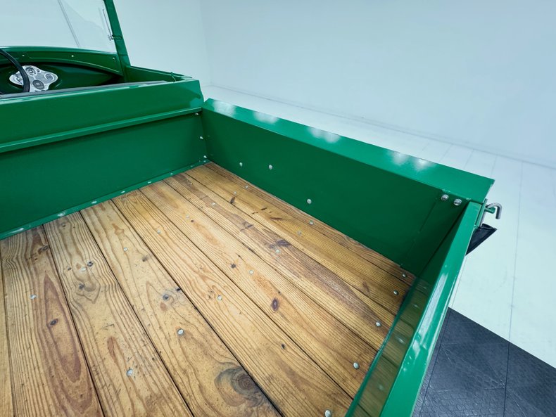 Unknown-Model-a-1931-Apple-Green-Dark-Green-29
