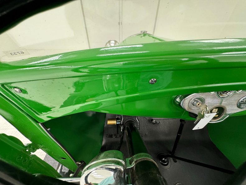 Unknown-Model-a-1931-Apple-Green-Dark-Green-39