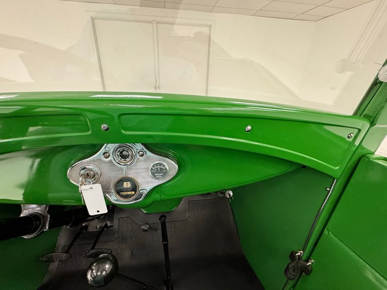 Unknown-Model-a-1931-Apple-Green-Dark-Green-40
