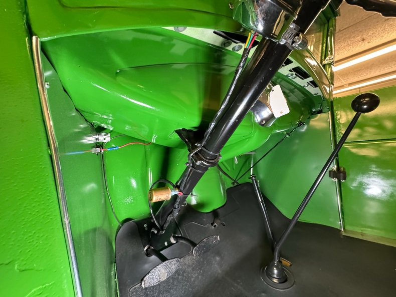 Unknown-Model-a-1931-Apple-Green-Dark-Green-43
