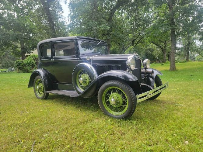 Unknown-Model-a-1931-Black-Gold