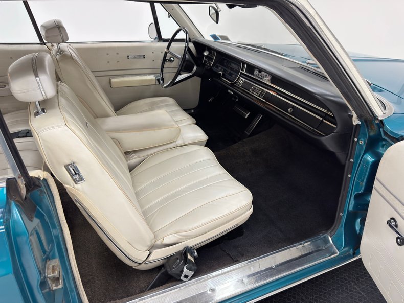 Unknown-Monaco-1968-Medium-Dark-Turquois-White-37