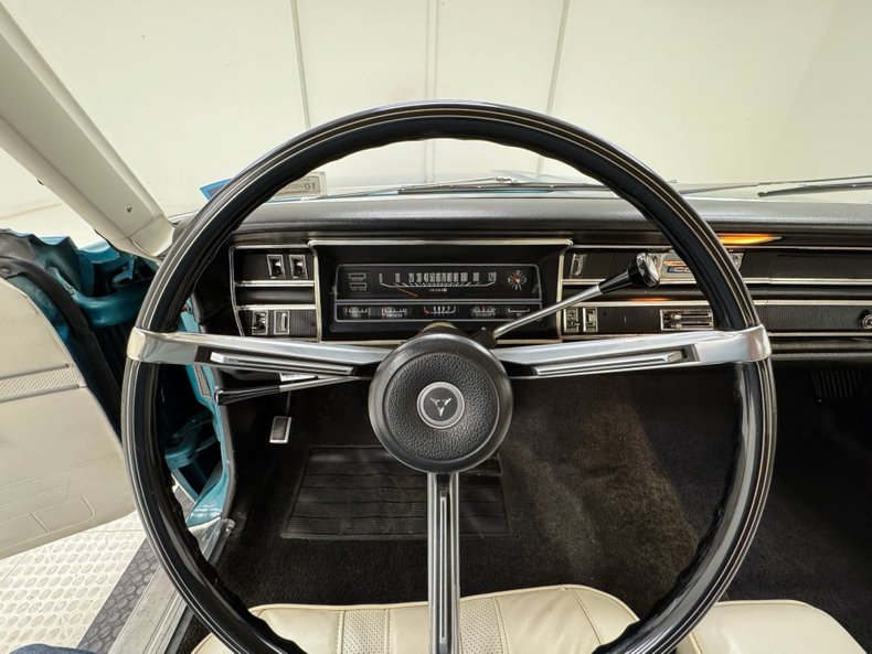 Unknown-Monaco-1968-Medium-Dark-Turquois-White-39