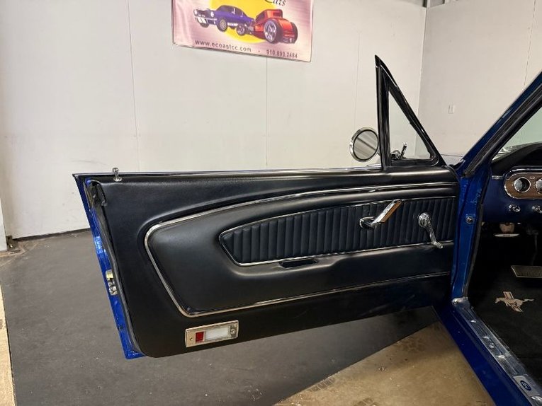 Unknown-Mustang-1965-Blue-White-Black-21