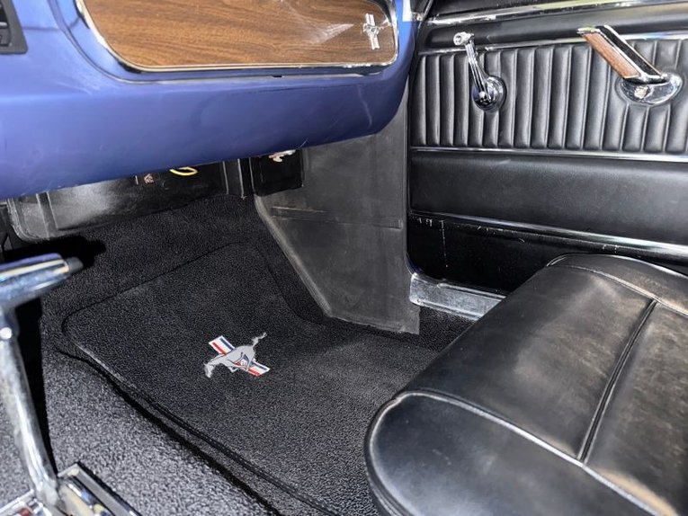 Unknown-Mustang-1965-Blue-White-Black-30